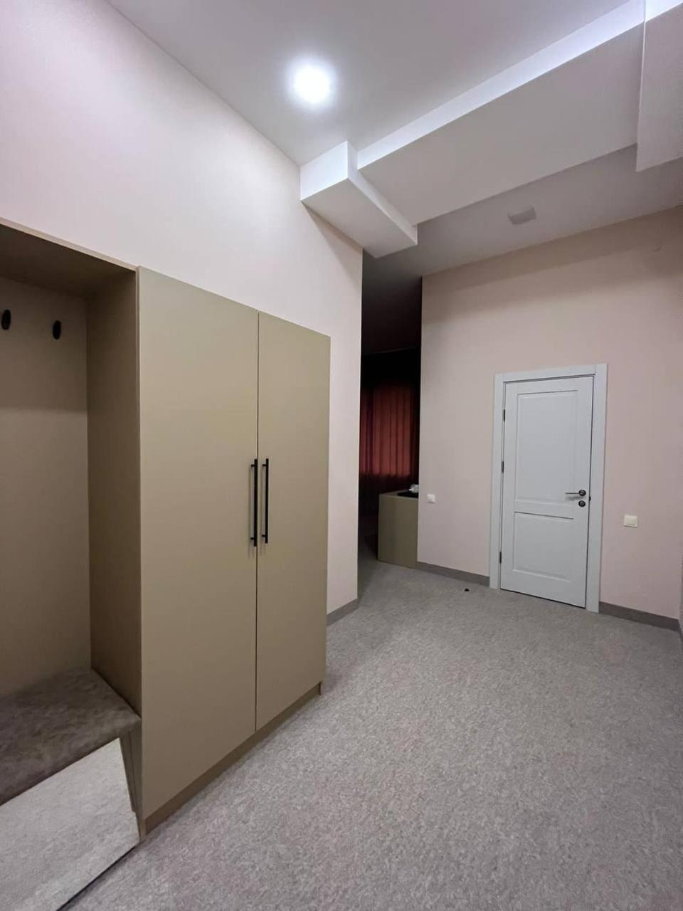 Hotel Port Plaza Evn à P'arak'ar Extérieur photo