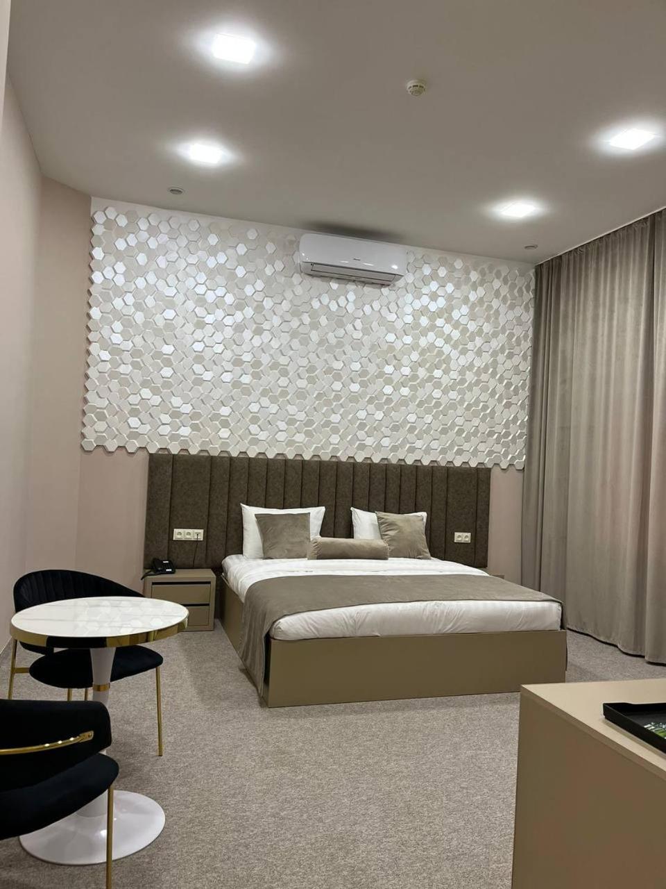 Hotel Port Plaza Evn à P'arak'ar Extérieur photo