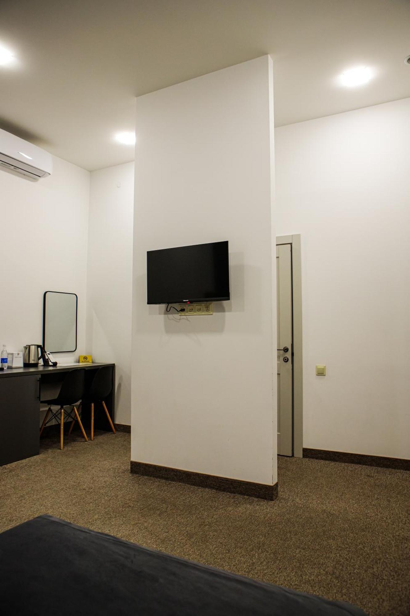 Hotel Port Plaza Evn à P'arak'ar Extérieur photo