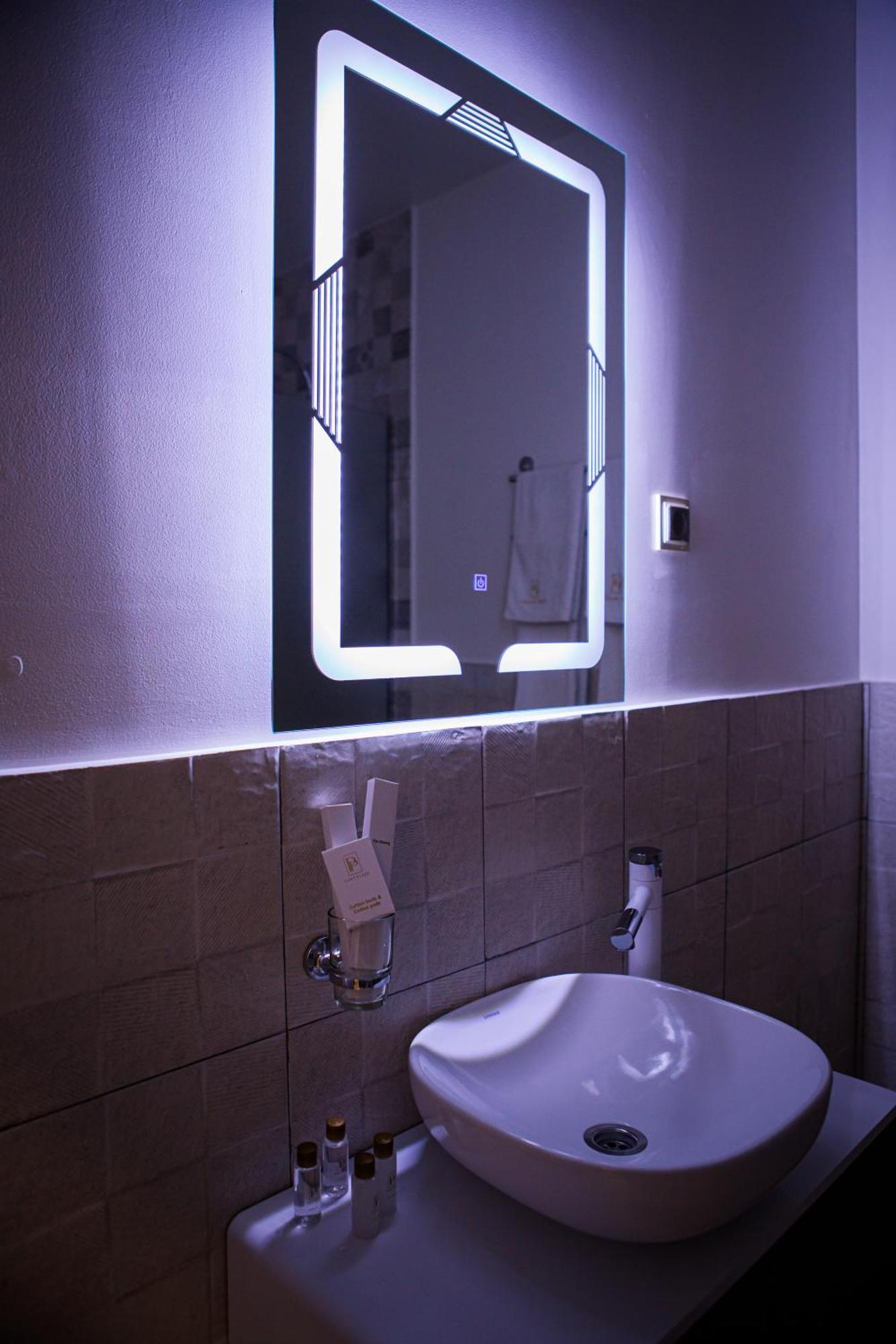Hotel Port Plaza Evn à P'arak'ar Extérieur photo